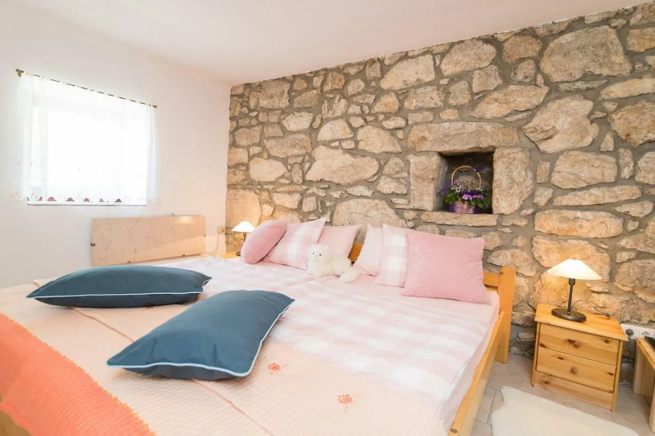 הוילה טריבאלי Old Stone House בית נופש